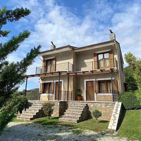 Artemis Mezonetes Apartment Калаврита Екстериор снимка