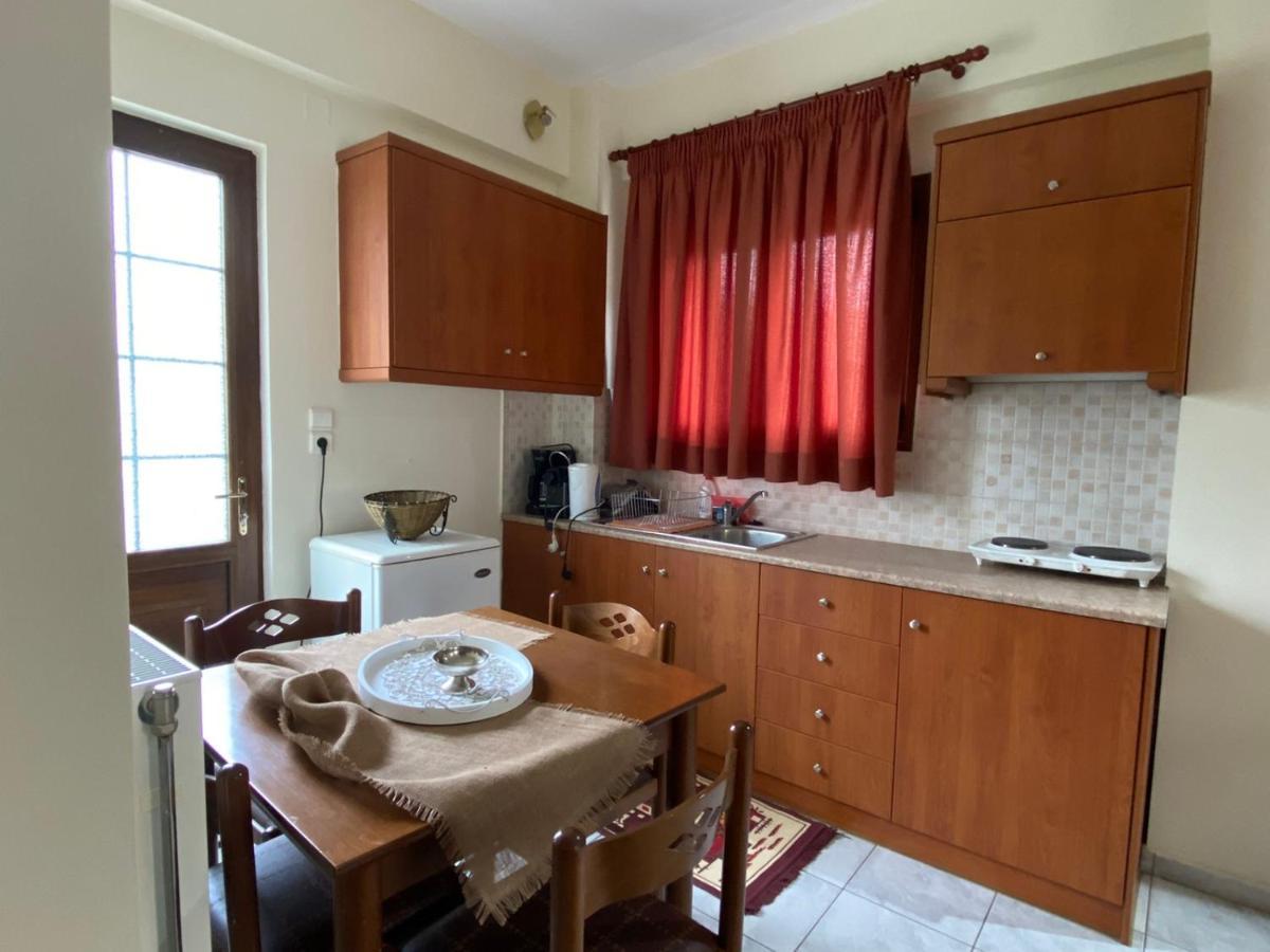 Artemis Mezonetes Apartment Калаврита Екстериор снимка